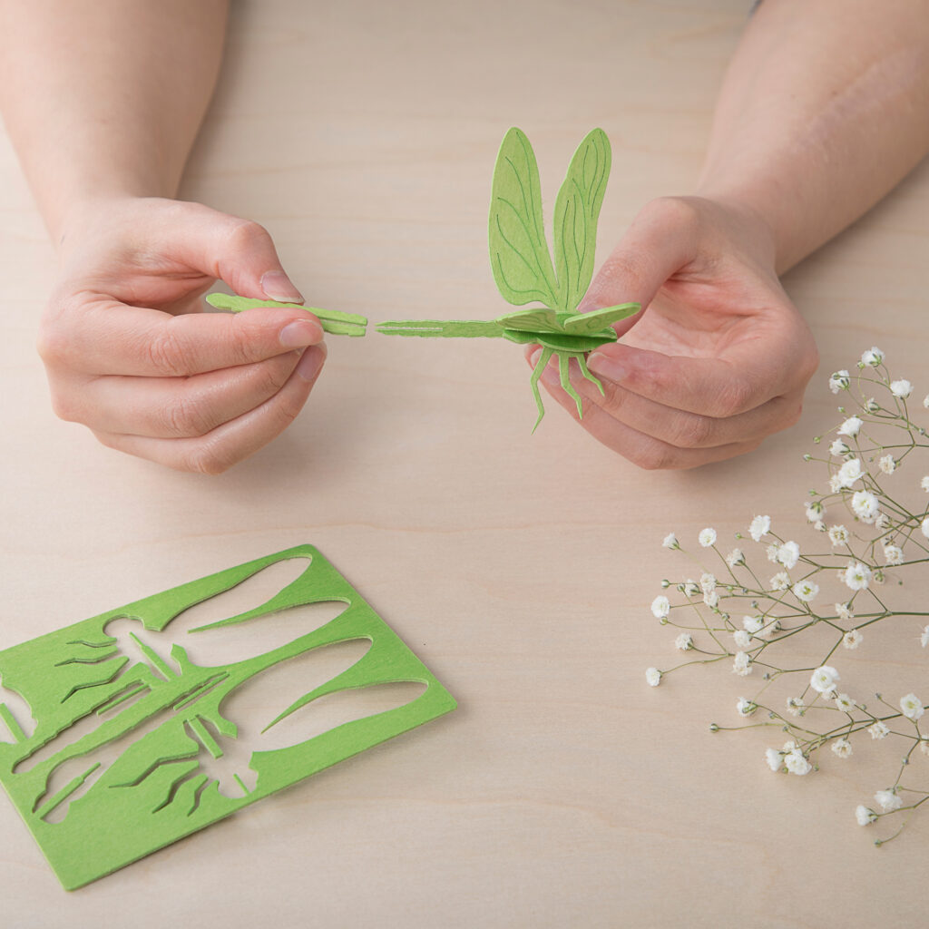 lovi-dragonfly-light-green-assembling
